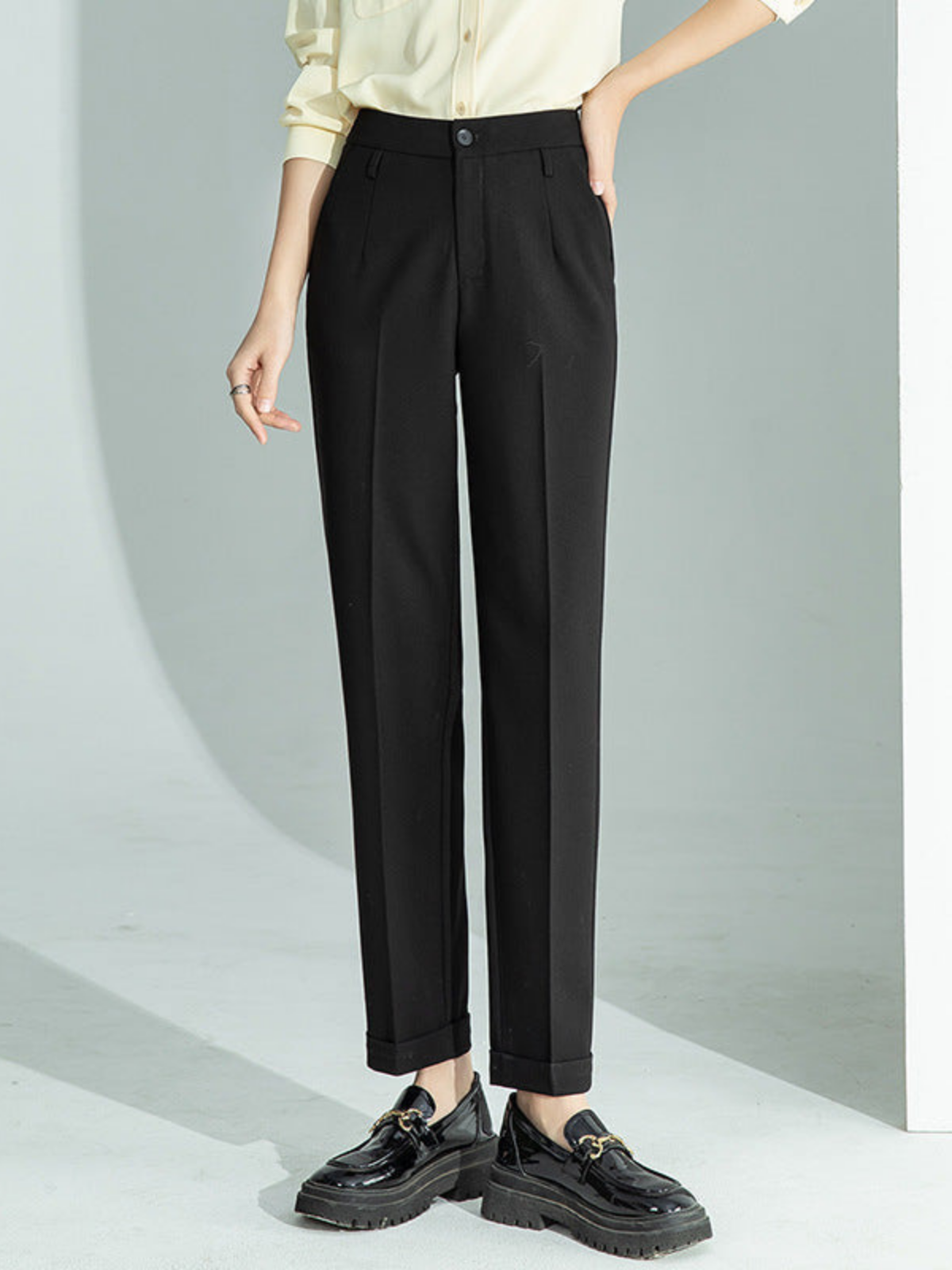 Negru / 33