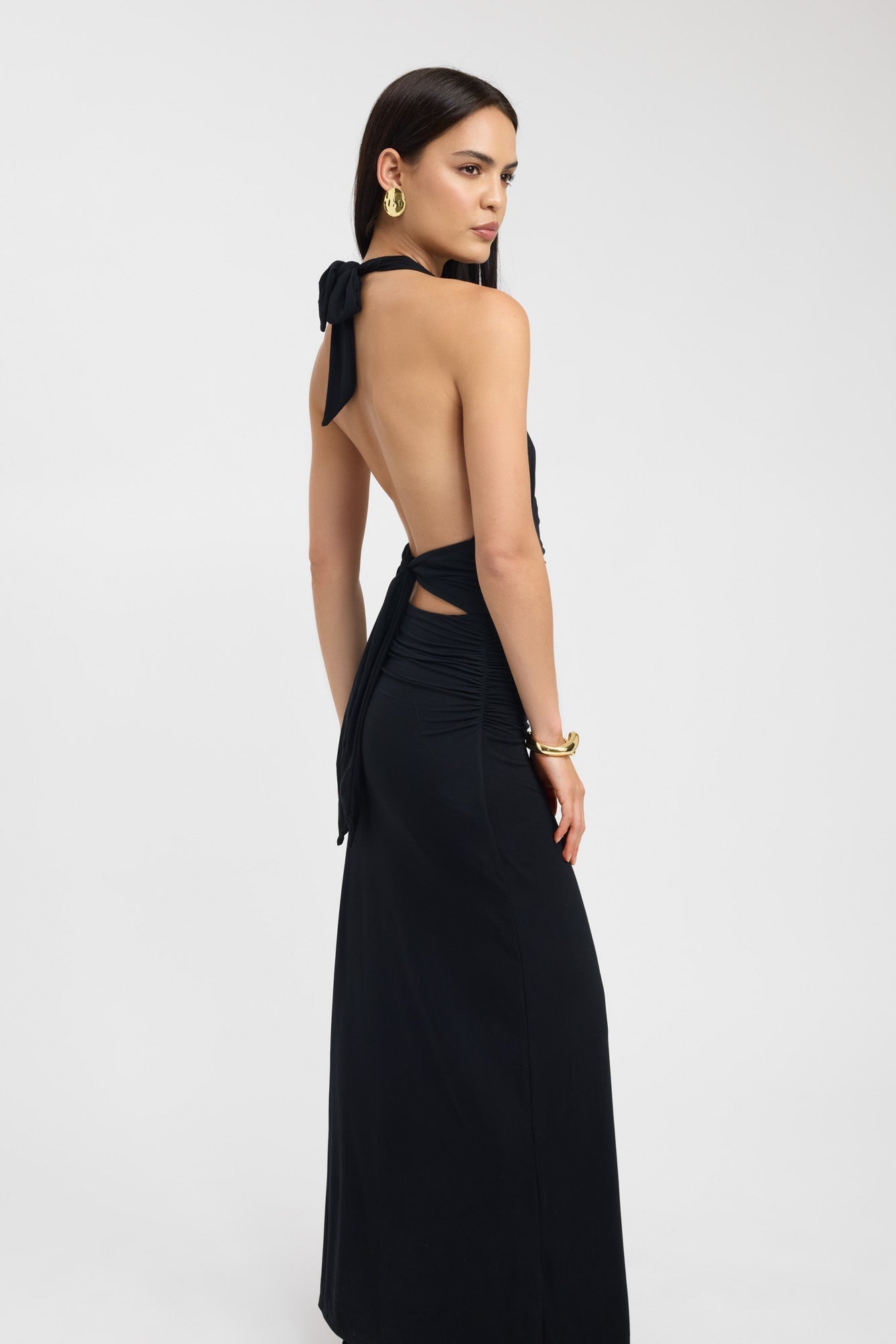 Negru / L